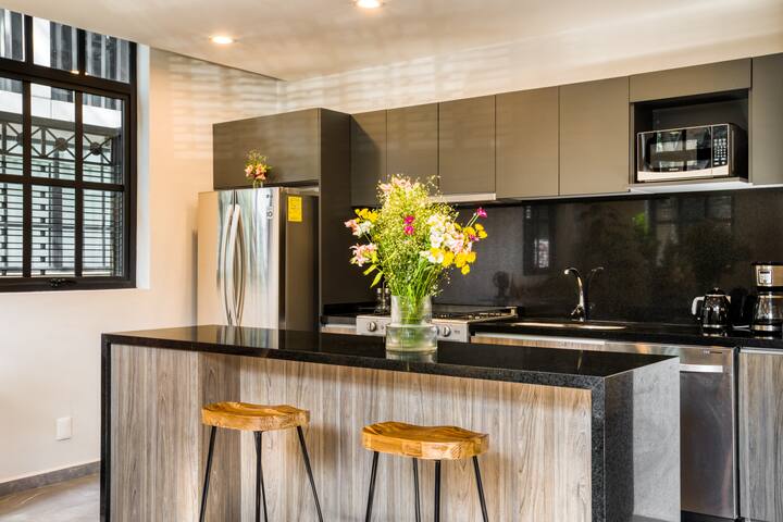 Amazing terrace + GYM in front of the park. gallery image 5