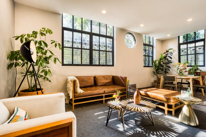 Amazing terrace + GYM in front of the park.