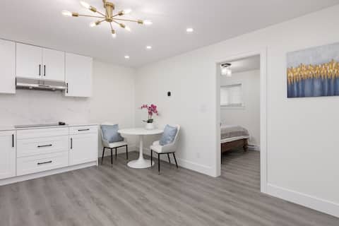 Successful Airbnb property: Clean SUITE Near Metrotown/BCIT + Free Parking in Metrotown