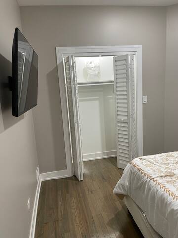 Exec Lux home wth 3 Level,6 Bdrms/3bth & 2 Kitchen gallery image 5