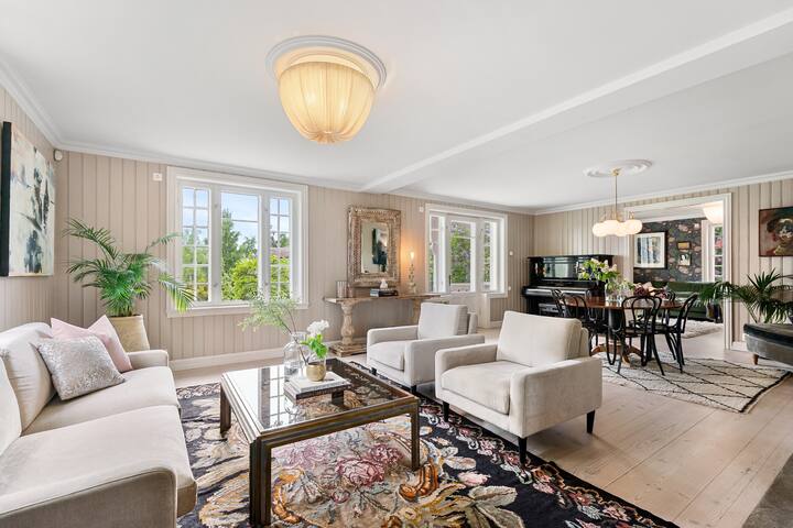 Vakker sveitservilla med hage og flere uteplasser. gallery image 2