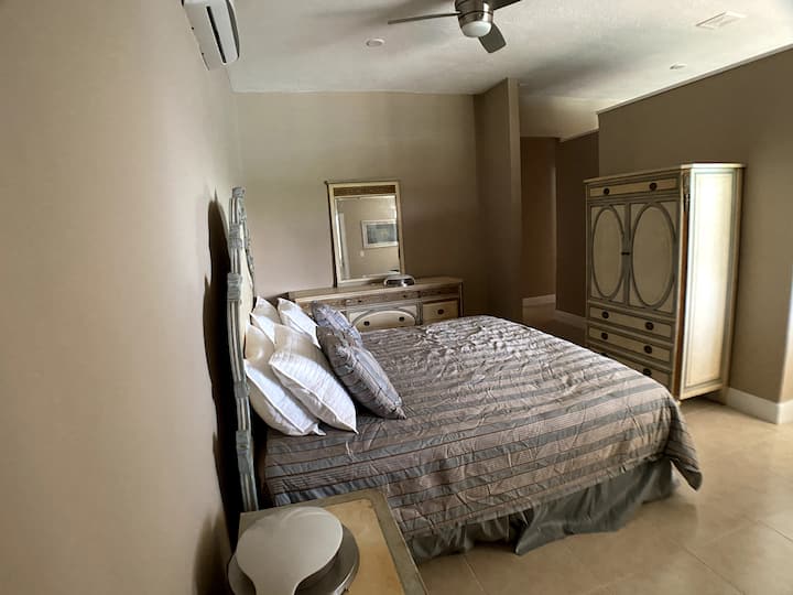 جناح الأم في الطابق الأول 