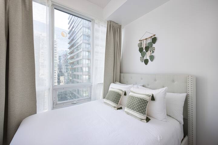 3 Bedroom 2 Bath + Free Parking/ Union Station gallery image 5