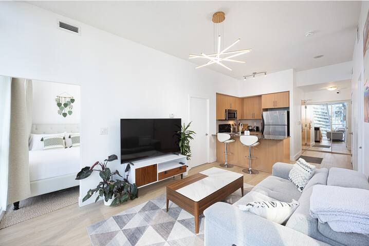 3 Bedroom 2 Bath + Free Parking/ Union Station gallery image 2