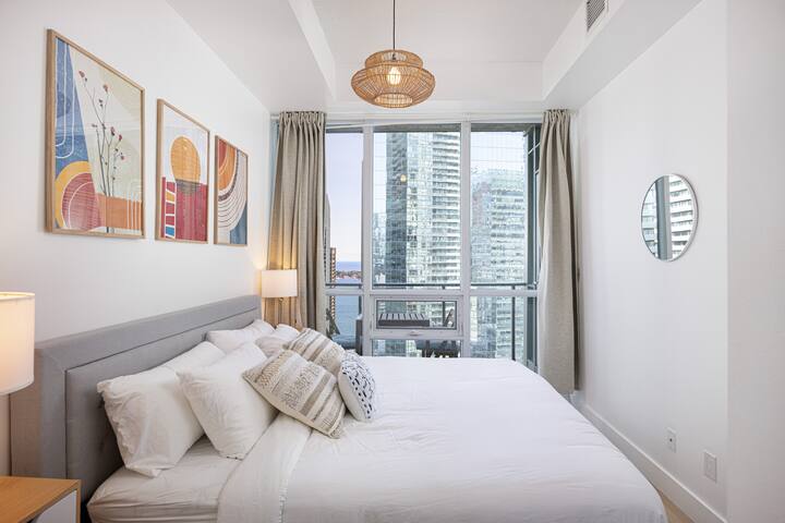 3 Bedroom 2 Bath + Free Parking/ Union Station gallery image 4