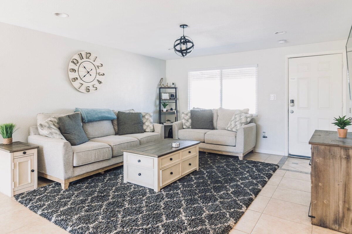 客厅舒适，可供所有人入住。