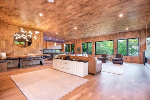 Top Airbnb: Private Luxury Modern Retreat on Lake Norman in Lake Norman Of Iredell