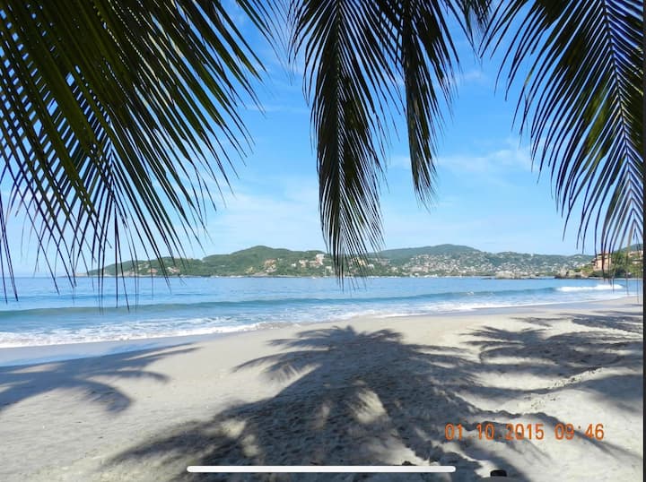 Zihuatanejo, Playa La Ropa Villa del Sol Condo 6A Condominiums for