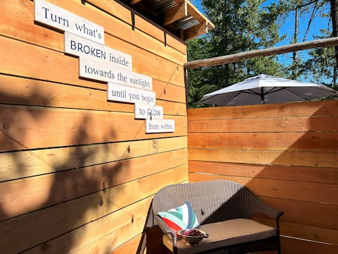 Successful Airbnb property: Butterfly Cottage - open air eco villa in Okanagan Similkameen