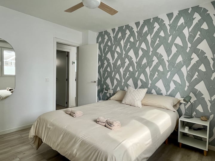 Beautiful bedroom with 150x190 double bed with mirror and closet. Oscillating windows overlooking the garden. 