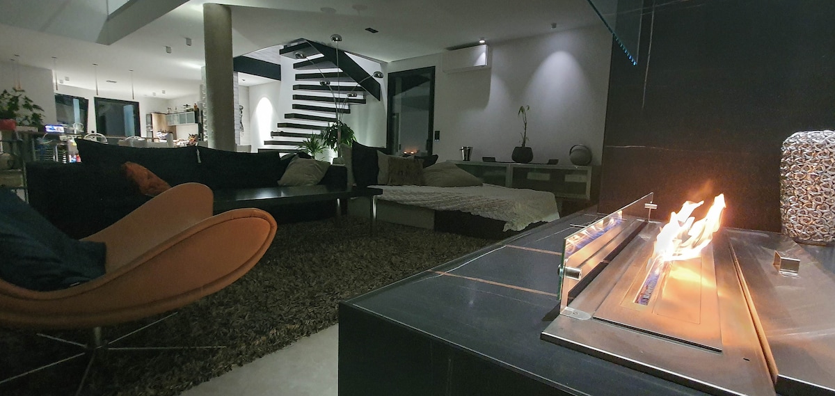 Successful Airbnb property: Beautiful modern villa, pool and spa absolute calm in Biot