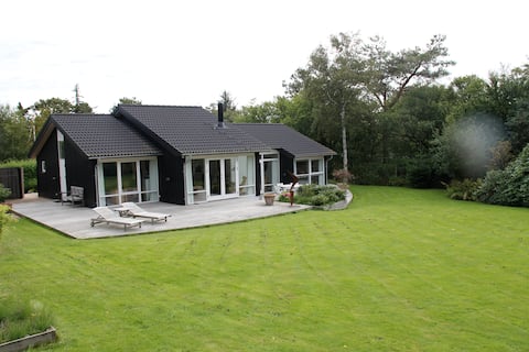 Cottage close to beach and city