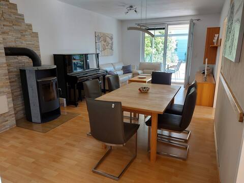 4 room apartment; 1 double bed, 4 single beds; central