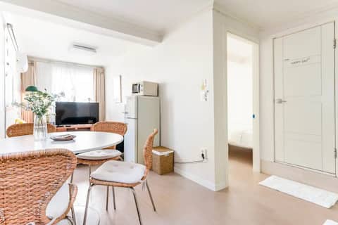 # 3 Sunny house in a separate space at Hongik University Station ~ A wonderful place to drive at every moment ~ Luggage storage available!