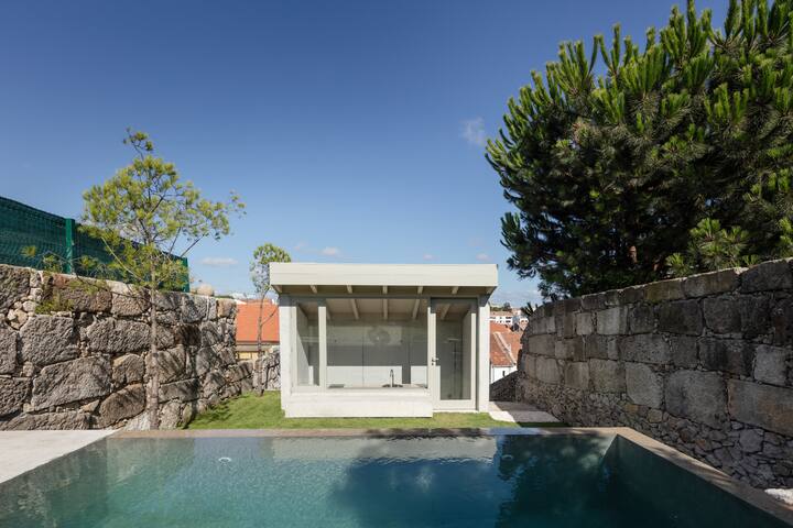 Spacious Duplex w/ private Garden & Swimming pool