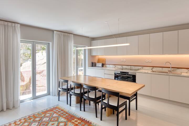 Spacious Duplex w/ private Garden & Swimming pool gallery image 2