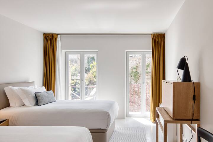 Spacious Duplex w/ private Garden & Swimming pool gallery image 3