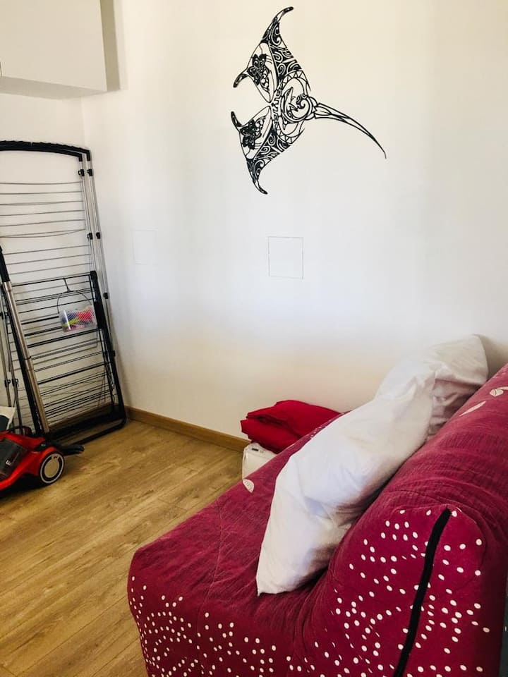 غرفة النوم 3 9 متر مربع. نوع السرير 190 bz by 140 