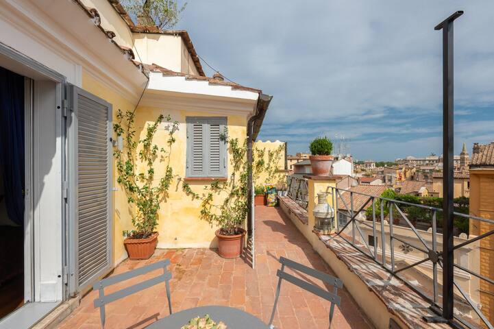 The Domes of Borromini – Charming Apartment. gallery image 3