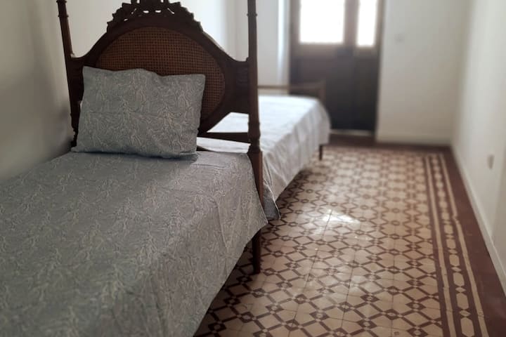 Habitación con cama individual
