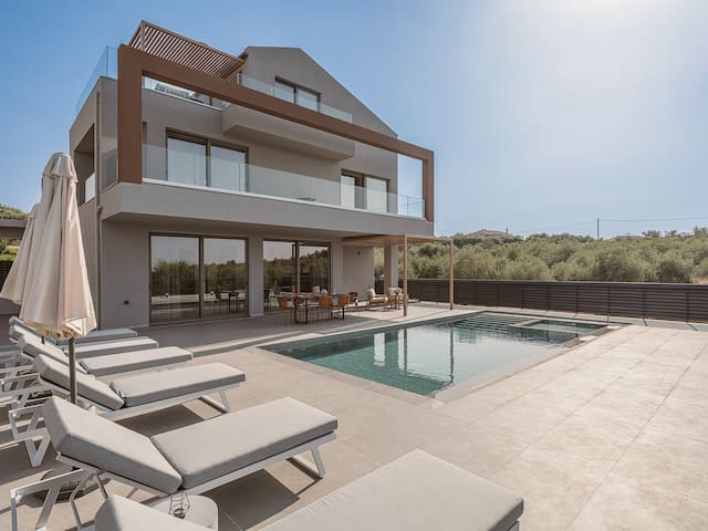 Villa Angel | Estel Residences gallery image 2