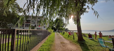 Top performing Airbnb: Waterfront apartment in Fonyód with a view of Lake Balaton in Fonyód