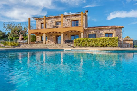 Villa Es Coster de na Llusia with private pool.