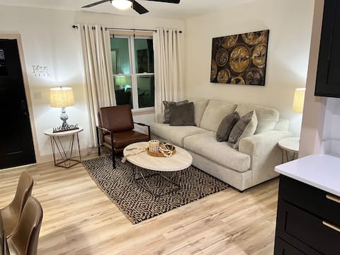 EV Charging 2 Bedroom near Downtown Monroeville