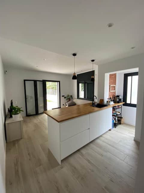 First floor with garden at 700m from the sea
