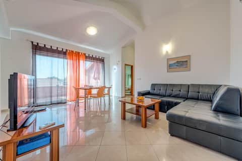 Top Airbnb: Two bedroom apartment for 5 people - III in Kaštel Gomilica
