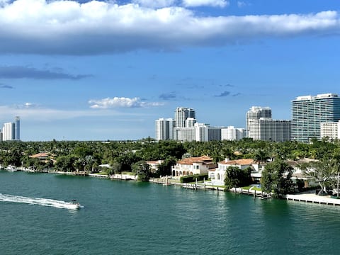 New Luxe Oceanfront Condo Bay Harbor - Great VIEWS