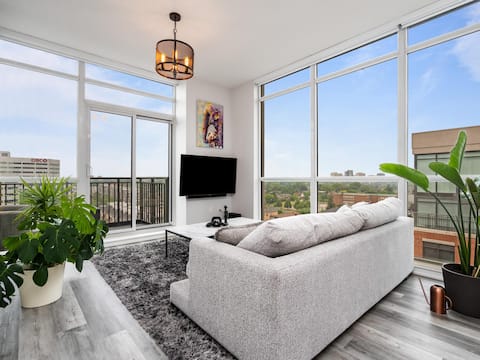 Successful Airbnb property: The Penty: Luxurious Penthouse with Pool, Hot Tub in Eglinton—Lawrence