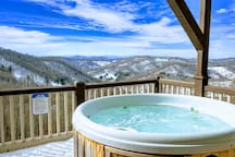Luxury Chalet retreat w/ hot tub