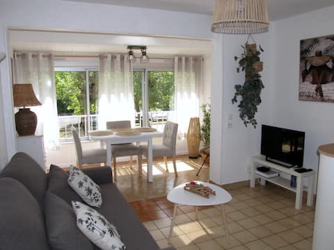 Top Airbnb: 2-room apartment, 3* rating, 400 m from the beach in Agde
