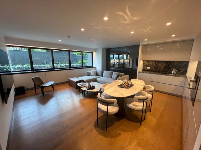 The Ritz Carlton residence,2 bed,like 5star hotel