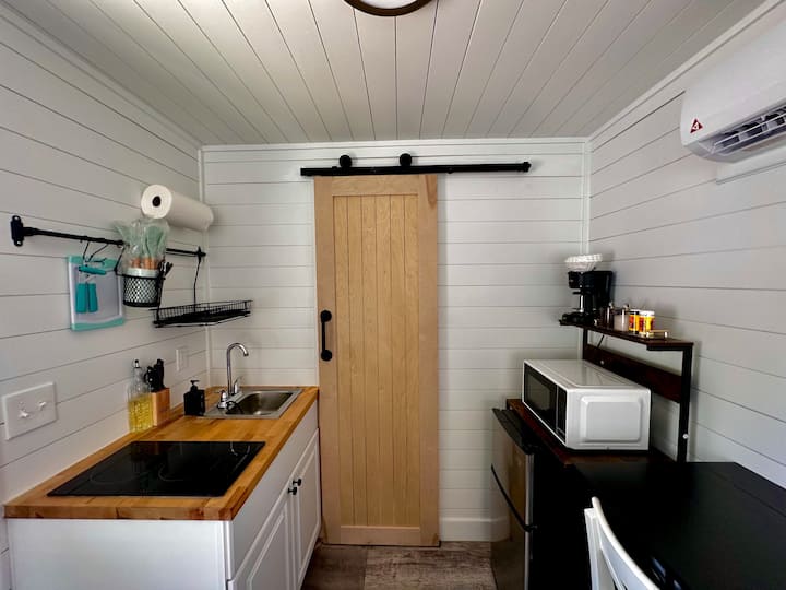 Tiny Container Home Oasis Near Bush Gardens - Tampa, FL
