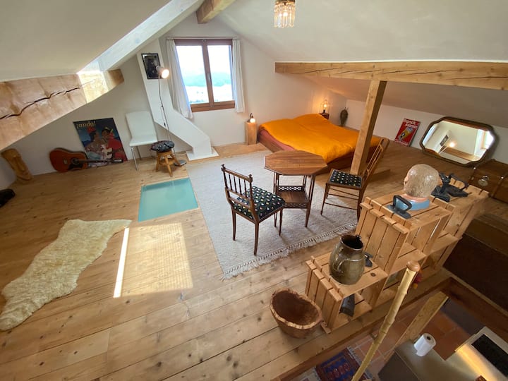 Dhomë gjumi në katin e sipërm