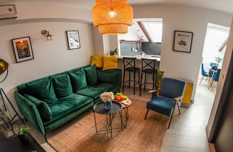 Top performing Airbnb: The modern seaside loft in Mjesni Odbor Pećine