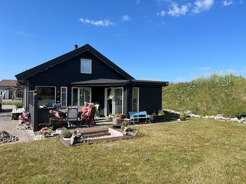 Cosy cabin right on the beach