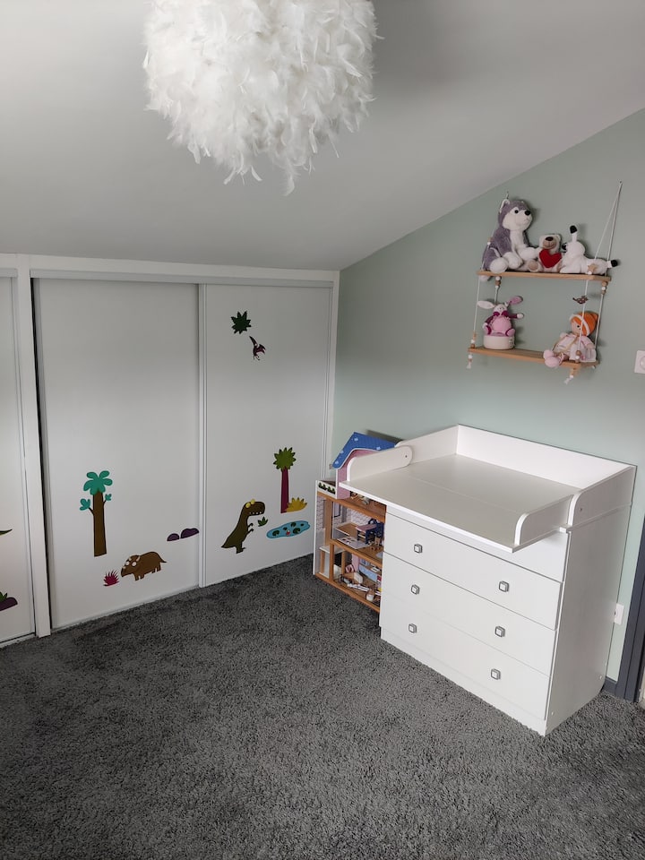 Спална соба 3 со масичка за преслекување