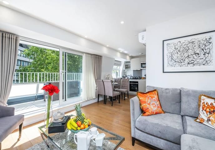 Stylist 2 bedroom Penthouse in South Kensington.