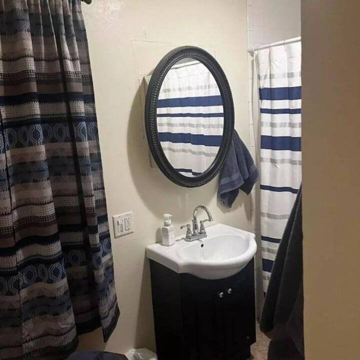 Full bathroom image 1