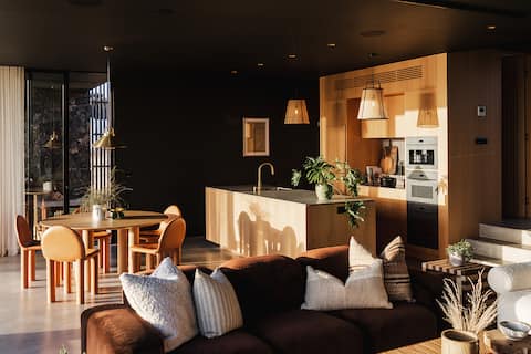 Popular Airbnb listing: Sea Stone - An Oceanfront Modern Luxury Stay in Glamorgan Spring Bay