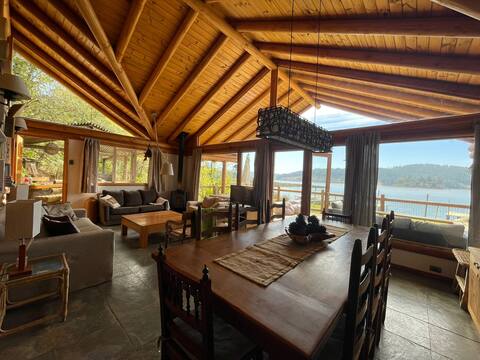 House facing Lake Vichuquen