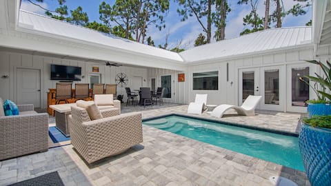 Luxury Group Oasis: 2 Villas, Secluded Pool, Sauna