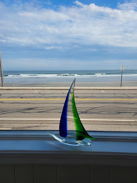 Popular Airbnb listing: Surrounded by Seascapes! in Cape Neddick