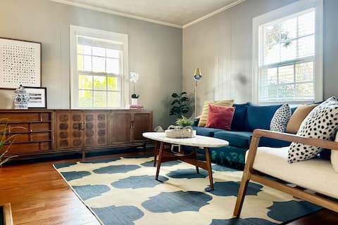 Modern vintage cottage in heart of Hilton Village
