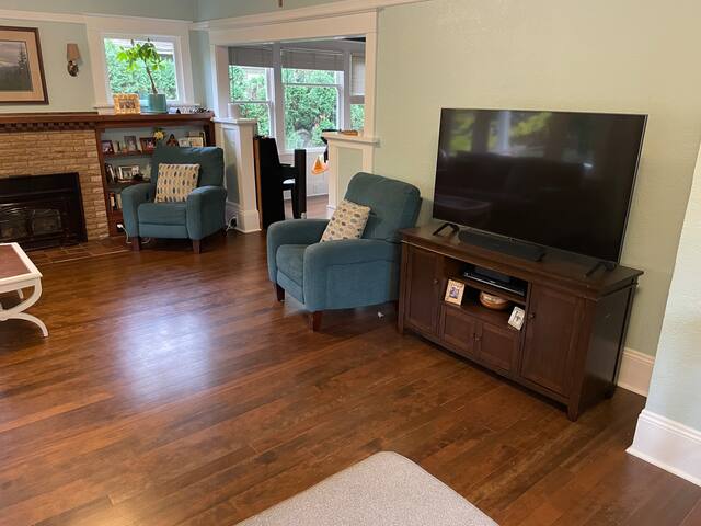 2BR Renovated Craftsman by Sellwood Park gallery image 3