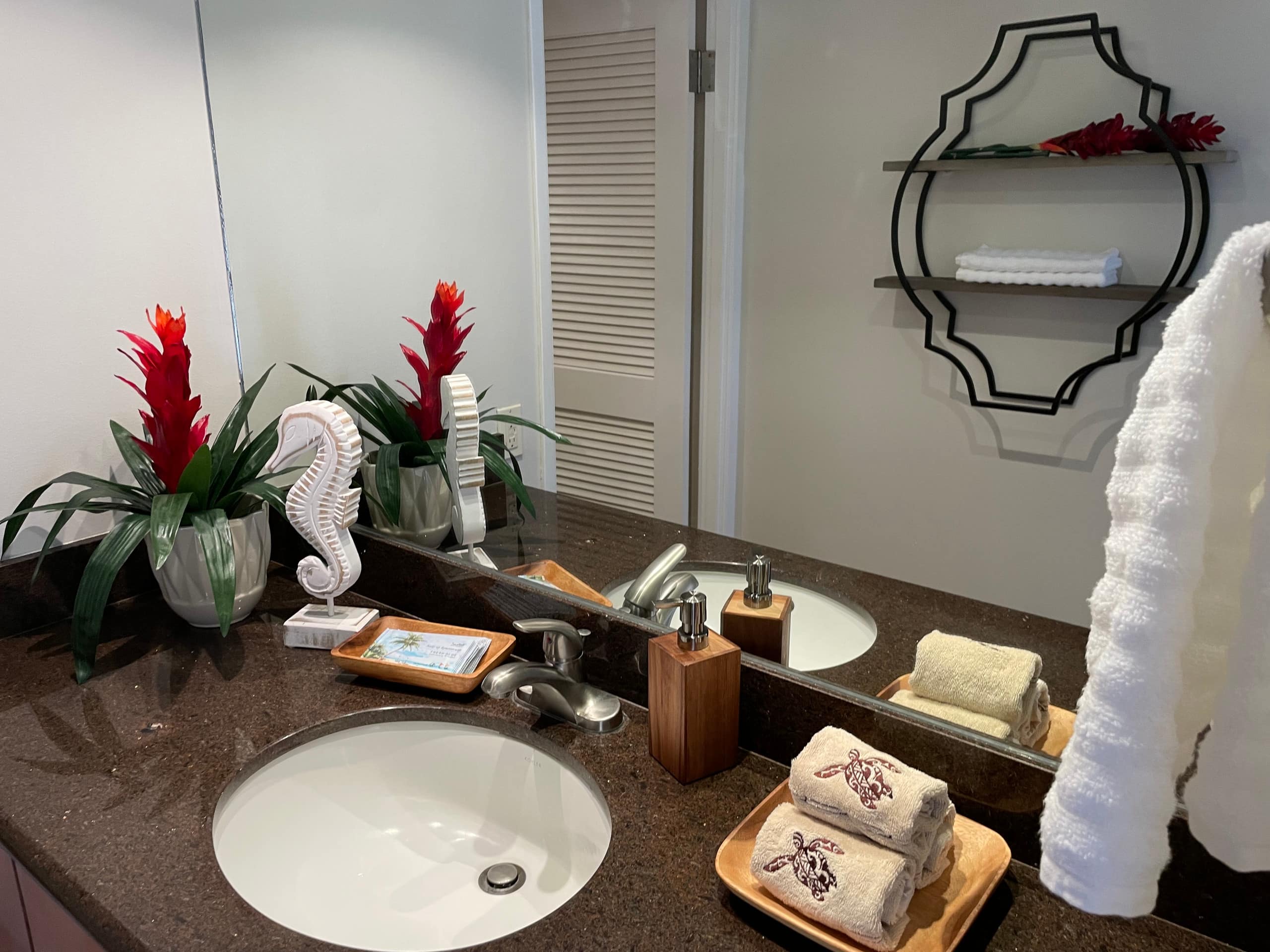 Condo in Lahaina · ★4.79 · 2 bedrooms · 2 beds · 2 shared baths - Image 25
