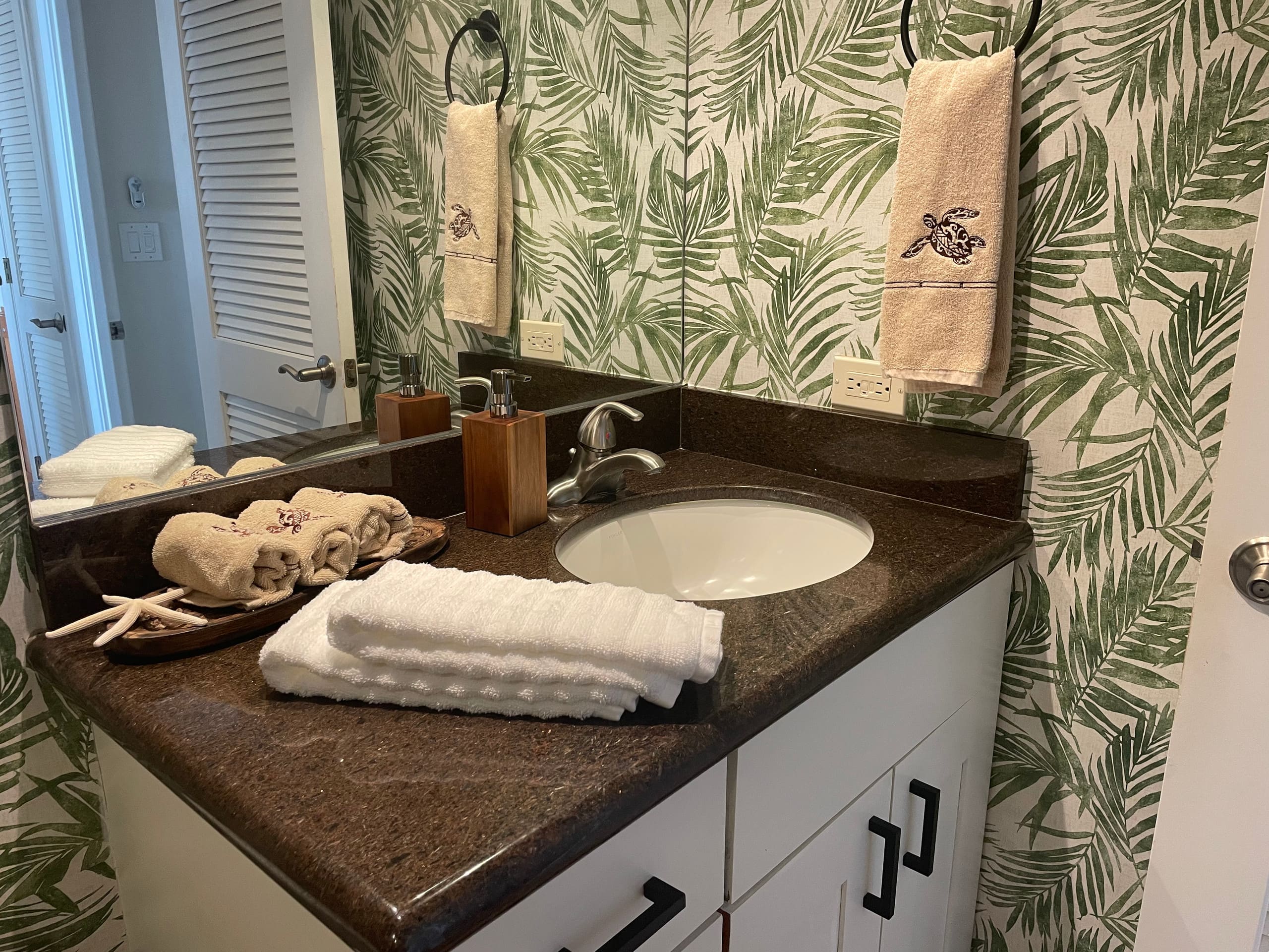 Condo in Lahaina · ★4.79 · 2 bedrooms · 2 beds · 2 shared baths - Image 7